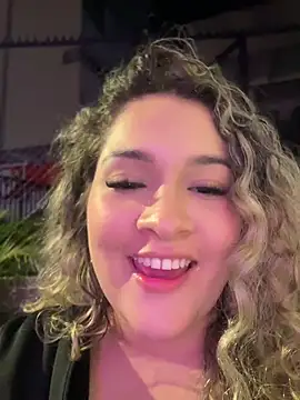 Sara_smiiith211 webcam
