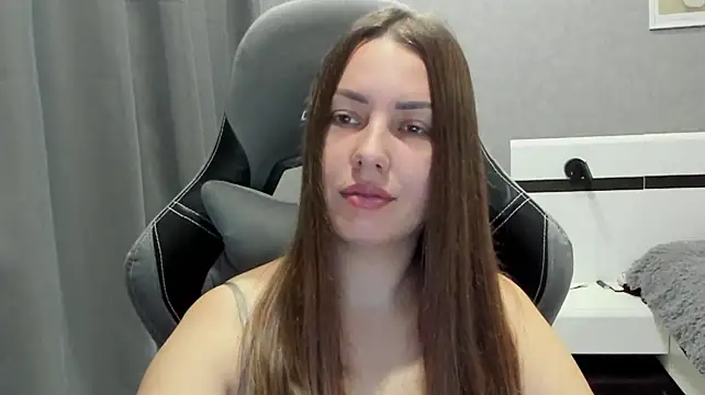 Mia_shy1 webcam