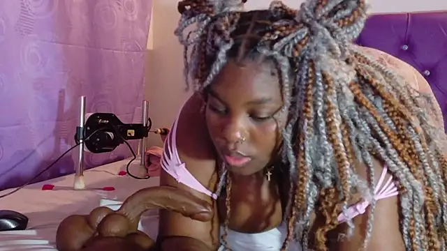 ebony_NeighborMoans webcam