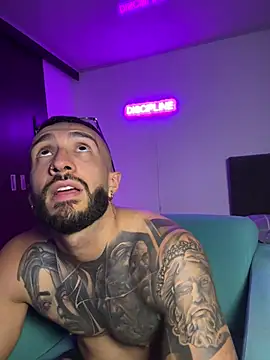 Simon_trujillo live cam on StripChat