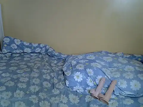 PetitePeachyy webcam