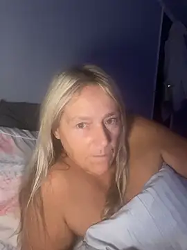 Blondnboujee53 webcam