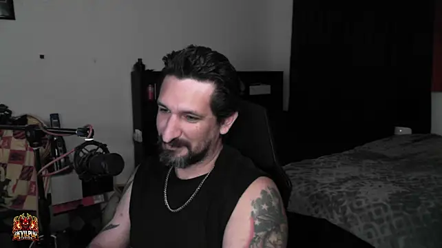 DevilPup75_ live cam on StripChat