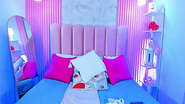 ArianaRougee webcam