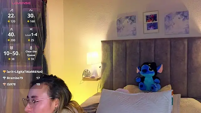 Victoria_Hils webcam