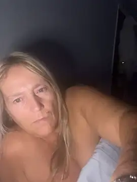 Blondnboujee53