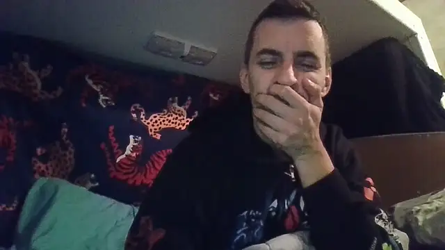 luverrboyy live cam preview