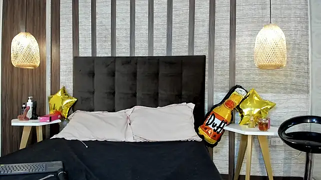 Hannah_Cross webcam