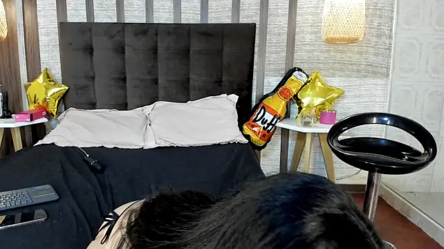 Hannah_Cross webcam