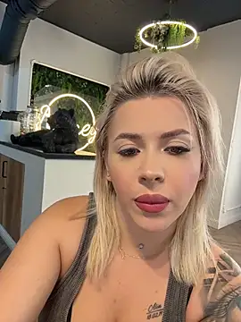 IveySin webcam
