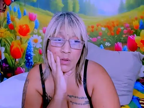 indianroxy webcam