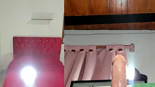 nikky_rosse live cam on StripChat