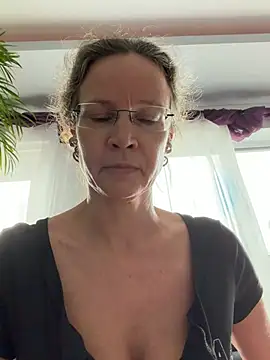 AnnikaRose live sex cam
