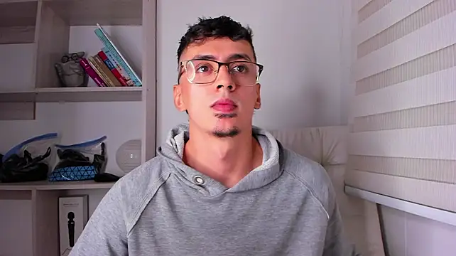 Aaron_Tate webcam