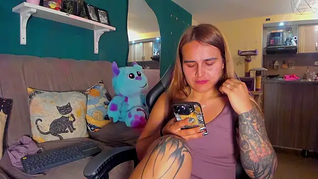 evy_orange1 webcam