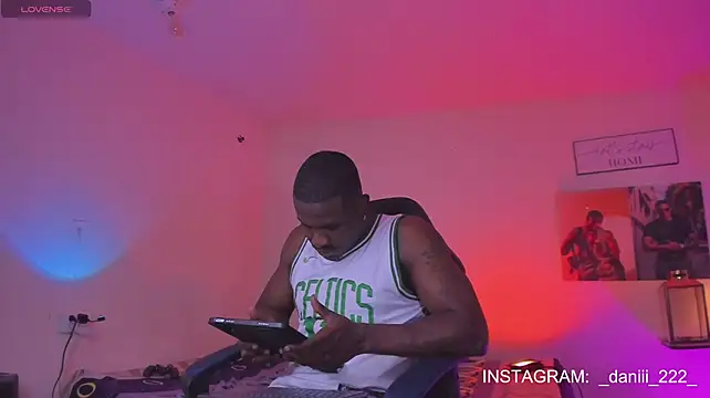 Ethantravis22 webcam