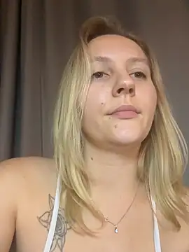 Ann_first_kiss webcam