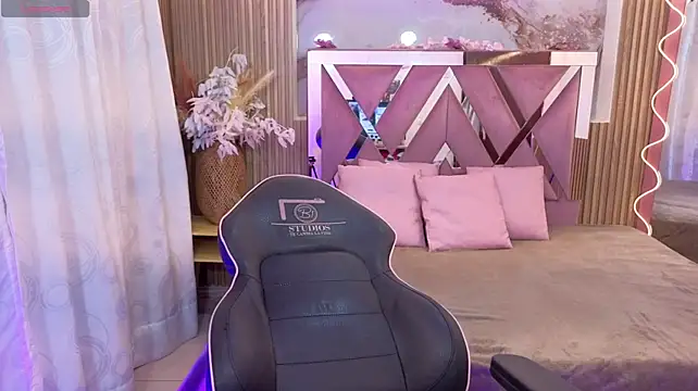 ANNE_TAY1 webcam