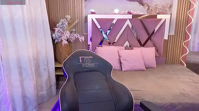ANNE_TAY1 webcam