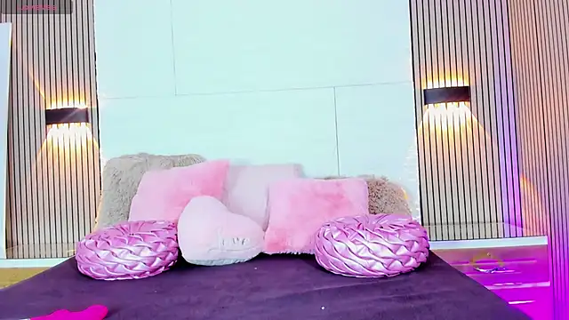 MiaDiamont webcam