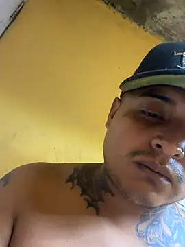 RobertoLeo42980 webcam