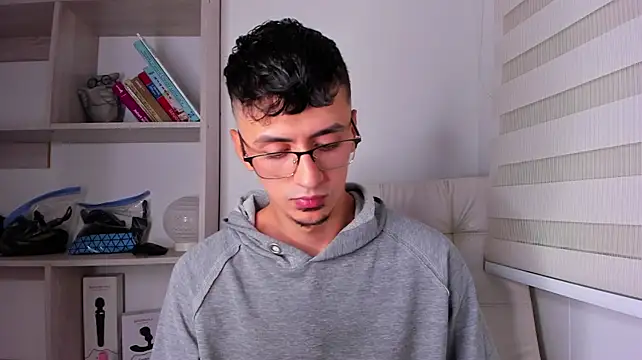 Aaron_Tate webcam