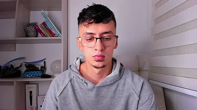 Aaron_Tate webcam