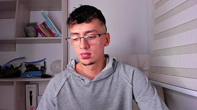 Aaron_Tate webcam
