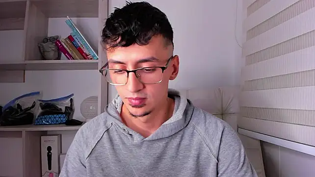 Aaron_Tate webcam
