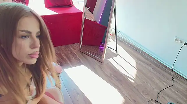 GlowingBlondie webcam