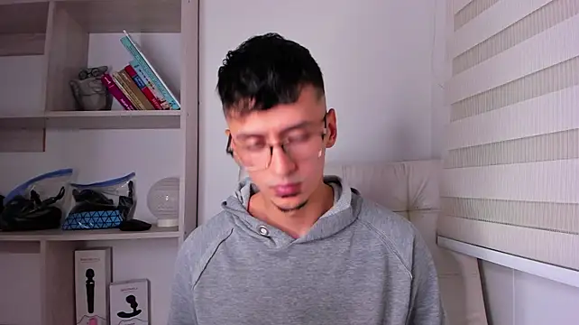 Aaron_Tate webcam