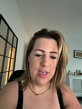 MsBelleWarick webcam