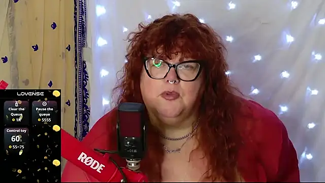 LadyCrimsonVoluptas webcam