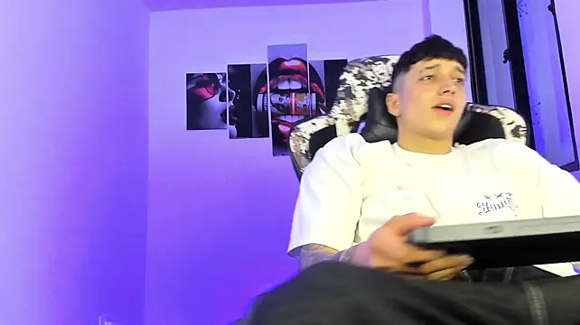 eithan_boy_ webcam