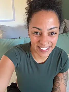 SweetPetiteNoir webcam