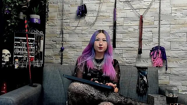 Miss_Kaz webcam