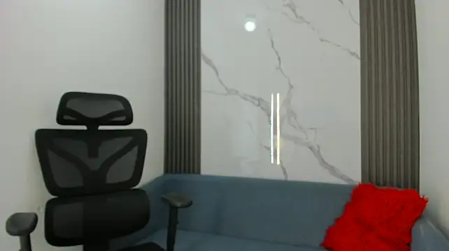NiaConnors_ webcam