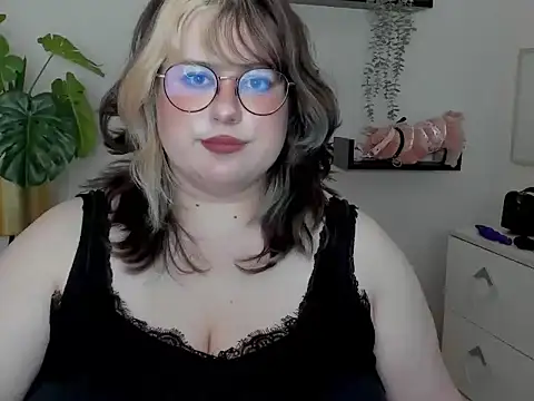 OpheliaLush webcam