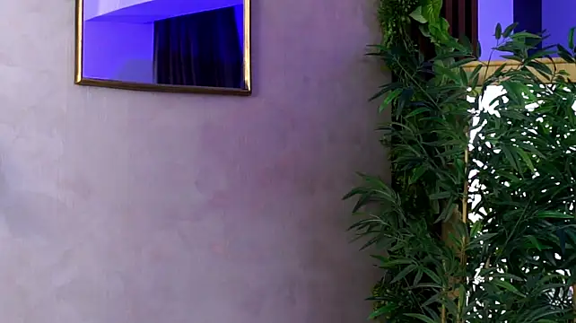 NaomyFlame webcam
