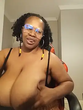 bustylisa1983 webcam