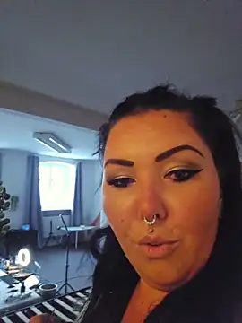CurvyBonnie_XO webcam