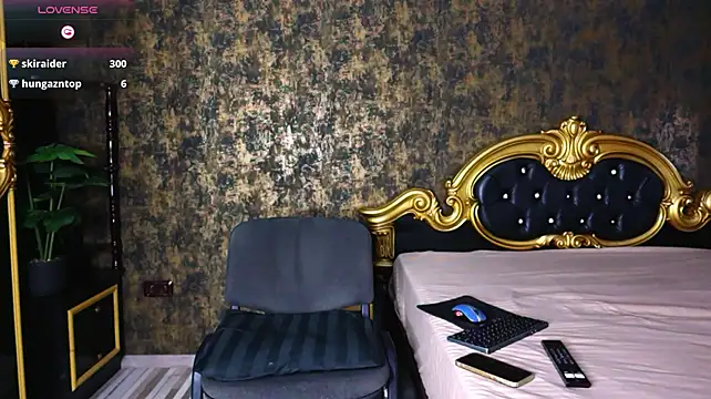 AaronMuscle webcam