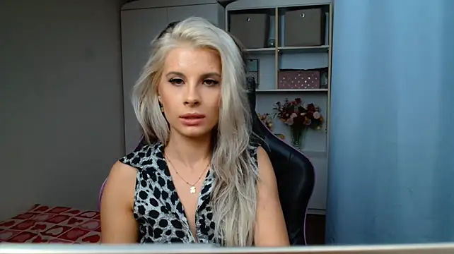 KristineGlow webcam