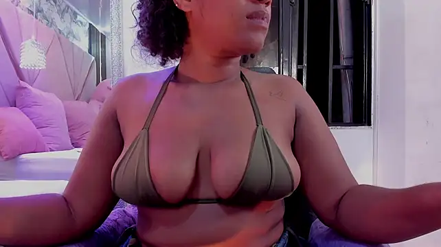 mia_rouxx1 webcam