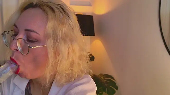 HelenDragonMother webcam