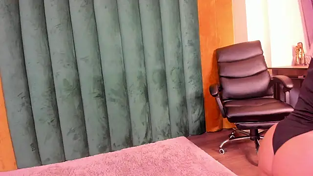 KaleaCougar live cam preview