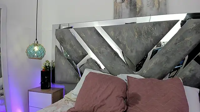 Blonde_mature1 live cam preview