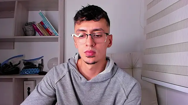 Aaron_Tate webcam