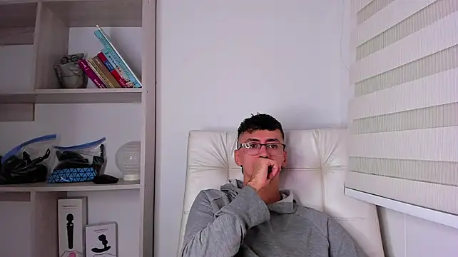Aaron_Tate webcam