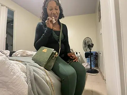 wynterheat (F milf) - Pussy Play | 2 tokens or more